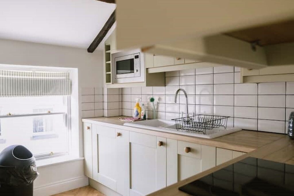 Microondas, horno y lavavajillas 