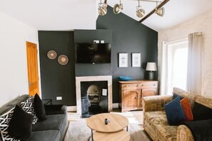 Smart TV - The Penthouse, 2 bed flat, sleeps 4, Brampton Town Centre, Hadrian’s Wall (Brampton)