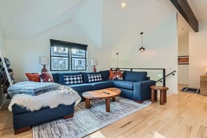 Smart TV, fireplace - Park Ave Dream Walk to Main Street and Skiing! Easy Access to PC Bus! (Park City)