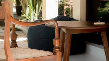 舒適雙人房, 露台, 部分海景 | 手提電腦工作空間、免費 Wi-Fi