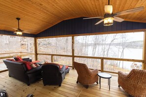 TV connectée, jeux vidéo, lecteur de DVD, vidéothèque