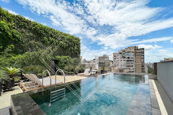 Estudio básico | Piscina