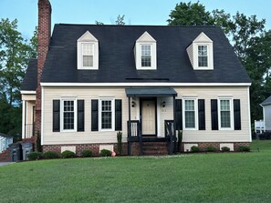 Exterior - Charming 3-bedroom house with WiFi, AC in awesome Rocky Mount (Rocky Mount)