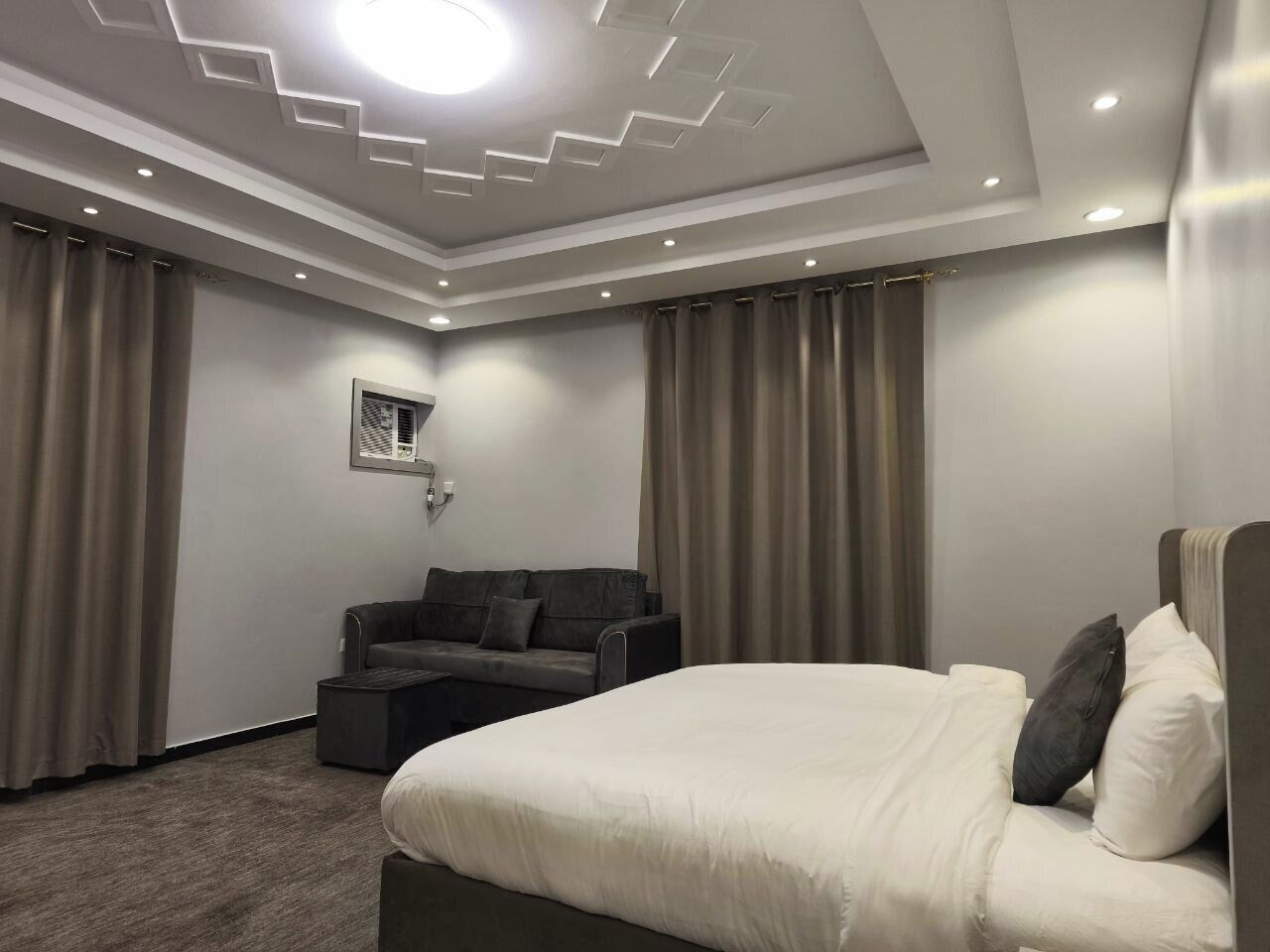 Standard Suite | Soundproofing, iron/ironing board, free WiFi, bed sheets