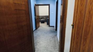 Deluxe Suite | Soundproofing, iron/ironing board, free WiFi, bed sheets