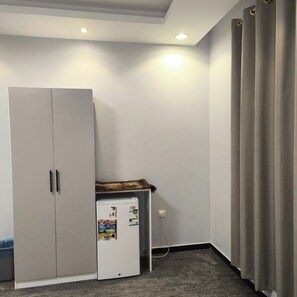Standard Suite | Soundproofing, iron/ironing board, free WiFi, bed sheets - Al Rayhan Suites (Madinah)
