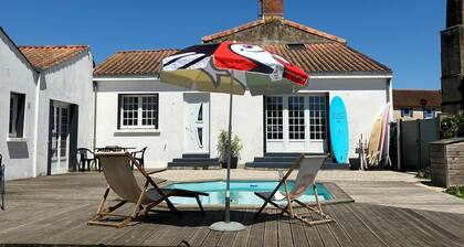 15 minutes from the beach, village house with garden and swimming pool