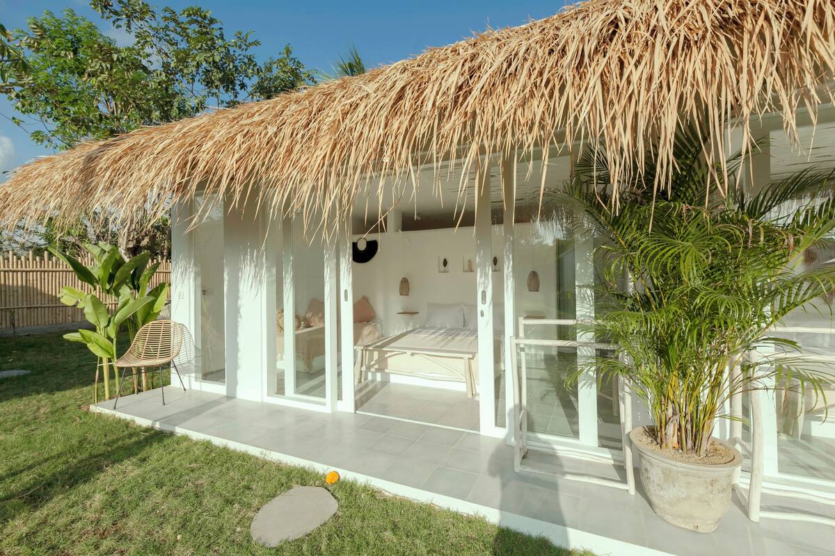 Deluxe Studio Suite, Pool View | Premium bedding, down duvets, in-room safe, blackout curtains