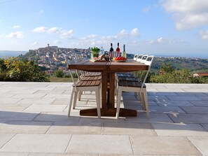 屋外ダイニングエリア