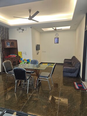 32-inch LED TV with digital channels - Ashirwaad249 (Greater Noida)