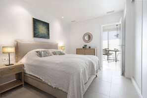 2 bedrooms, desk, iron/ironing board, travel crib - Premium Garden Suite in Higueron (La Capellania)
