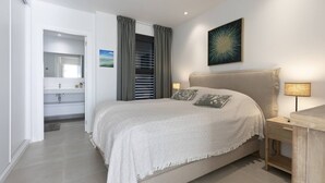 2 bedrooms, desk, iron/ironing board, travel crib