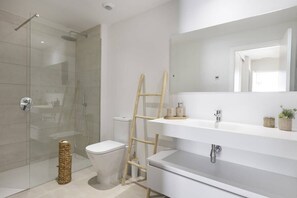 Hair dryer, towels