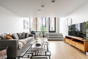 Smart TV - Loft | Gym, Lounge, Rooftop | Bellevue | Sophari C (Bellevue)