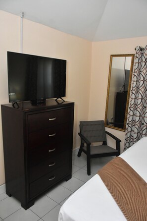 2 bedrooms, iron/ironing board, free WiFi, bed sheets