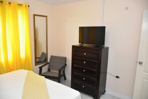 2 slaapkamers, een strijkplank/strijkijzer, gratis wifi, beddengoed