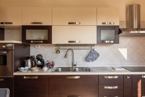 Kühlschrank, Ofen, Herdplatte, Geschirrspüler