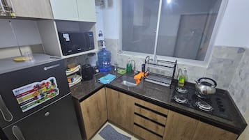 Refrigerador, microondas, horno, tetera/pava eléctrica