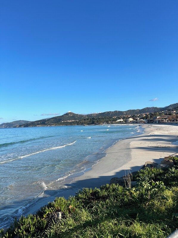 Beach - Magnifique Appartement Terrasse de Standing en Balagne - Exceptional sea view  (L'Île-Rousse)