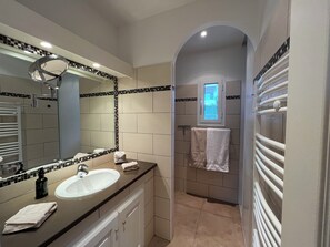 Shower, hair dryer, towels, toilet paper