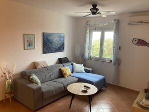 Smart TV - Sunny apartment with balcony (Peroj)