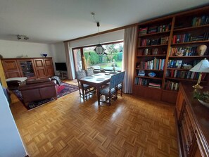 Interior - Guesthouse Burgdorf Well-kept vacation home with a beautiful garden in a central location (Burgdorf)