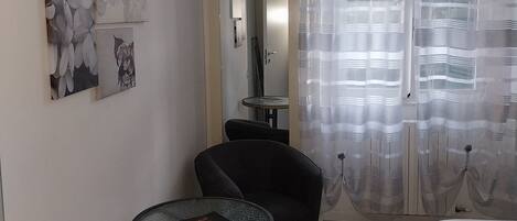 1 chambre, fer et planche à repasser, Wi-Fi, draps fournis