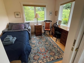 2 bedrooms, desk, iron/ironing board, free WiFi - Spacious country retreat, close to Montpelier, close to nature. Smoke/pet free (Montpelier)