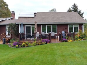 Exterior - Spacious country retreat, close to Montpelier, close to nature. Smoke/pet free (Montpelier)