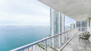 Condo, 2 habitaciones, vista al océano | Balcón