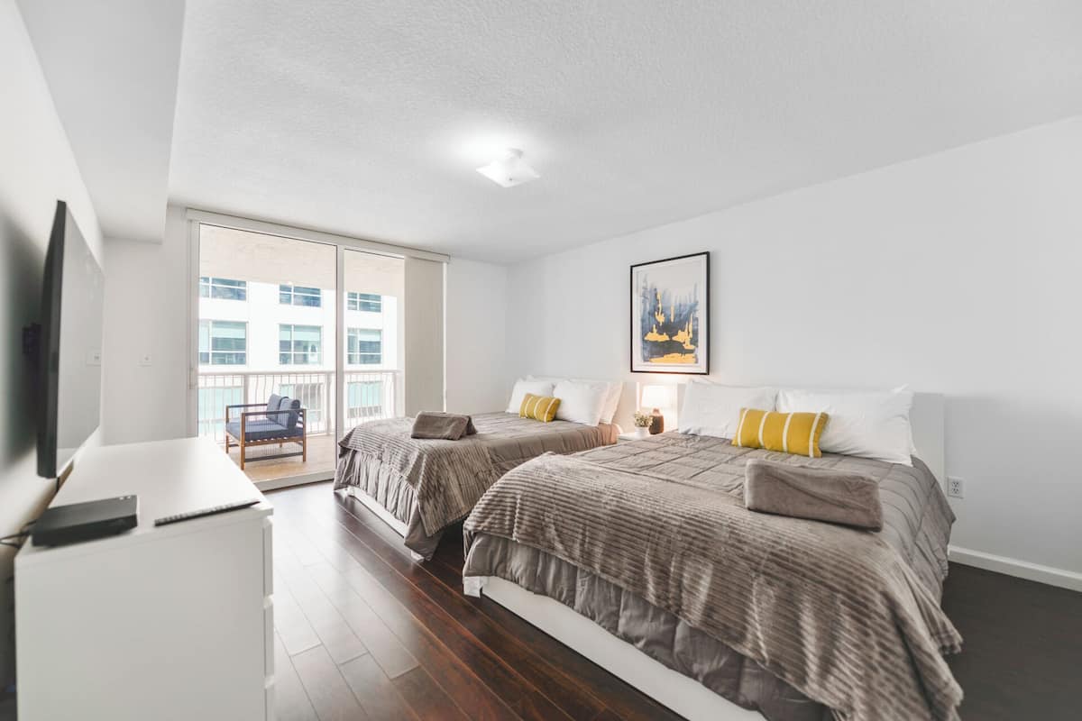 Appartement, 1 slaapkamer, uitzicht op stad | 2 slaapkamers, luxe beddengoed, individueel gedecoreerd