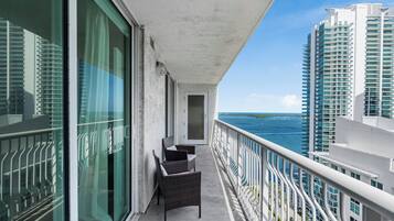 Bloc d'apartaments, 2 dormitoris, vistes a la ciutat | Balcó