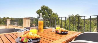 Villa with swimming pool and BBQ in the heart of nature near Valencia 25min