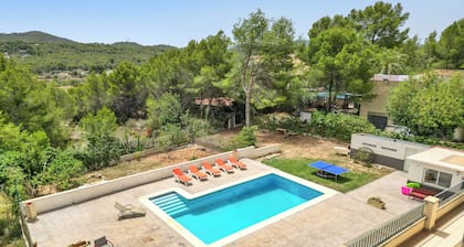 Villa with swimming pool and BBQ in the heart of nature near Valencia 25min