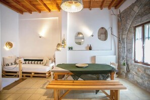 Dining - Luxury villa in front of the sea for 8 people  (Neo Itilo)