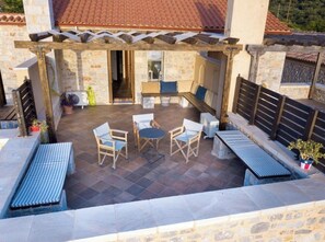 Outdoor dining - Luxury villa in front of the sea for 8 people  (Neo Itilo)