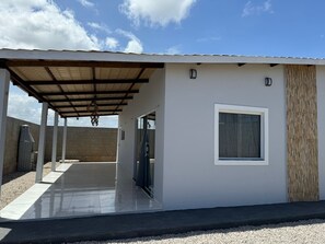 Exterior - Beautiful Cozy House in Aquiraz, with covered balcony  (Aquiraz)