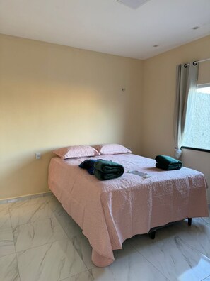 2 多间卧室、WiFi、床单