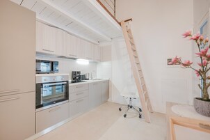 Condo conforto | Cozinha privada | Cooktop, máquina de café expresso, chaleira elétrica