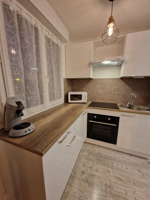 Fridge, microwave, oven, stovetop - Apartment Albertville Savoie WIfi (Albertville)