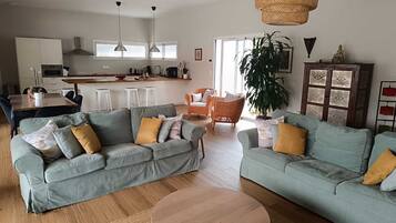 TV connectée, jeux vidéo, livres