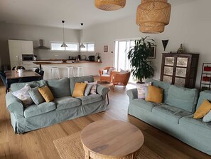 Una Smart TV, videojuegos, libros