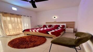 3 bedrooms, iron/ironing board, WiFi, bed sheets