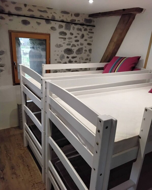 5 多间卧室、办公桌、WiFi、床单