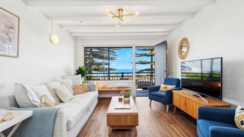 Belle Escapes - Waterfront Serenity in Seacliff
