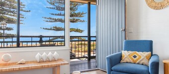 Belle Escapes - Waterfront Serenity in Seacliff