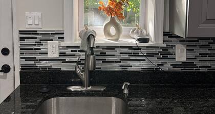 BrotherlyLove—Charming 2-bedroom house with WiFi, AC in lovely Philadelphia