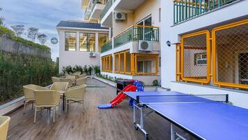 Children’s play area – outdoor