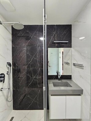 Family Apartment, City View | Bathroom | Free toiletries, hair dryer, slippers, towels - Lux House in Archi Tbilisi (Tbilisi)