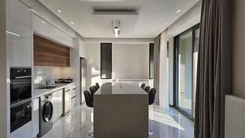 Family Apartment, City View | Living area